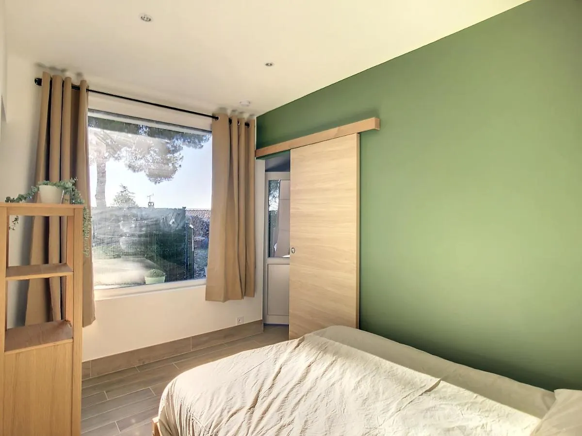 Apartment Appartement Aux Salins Du Lion Vitrolles  France